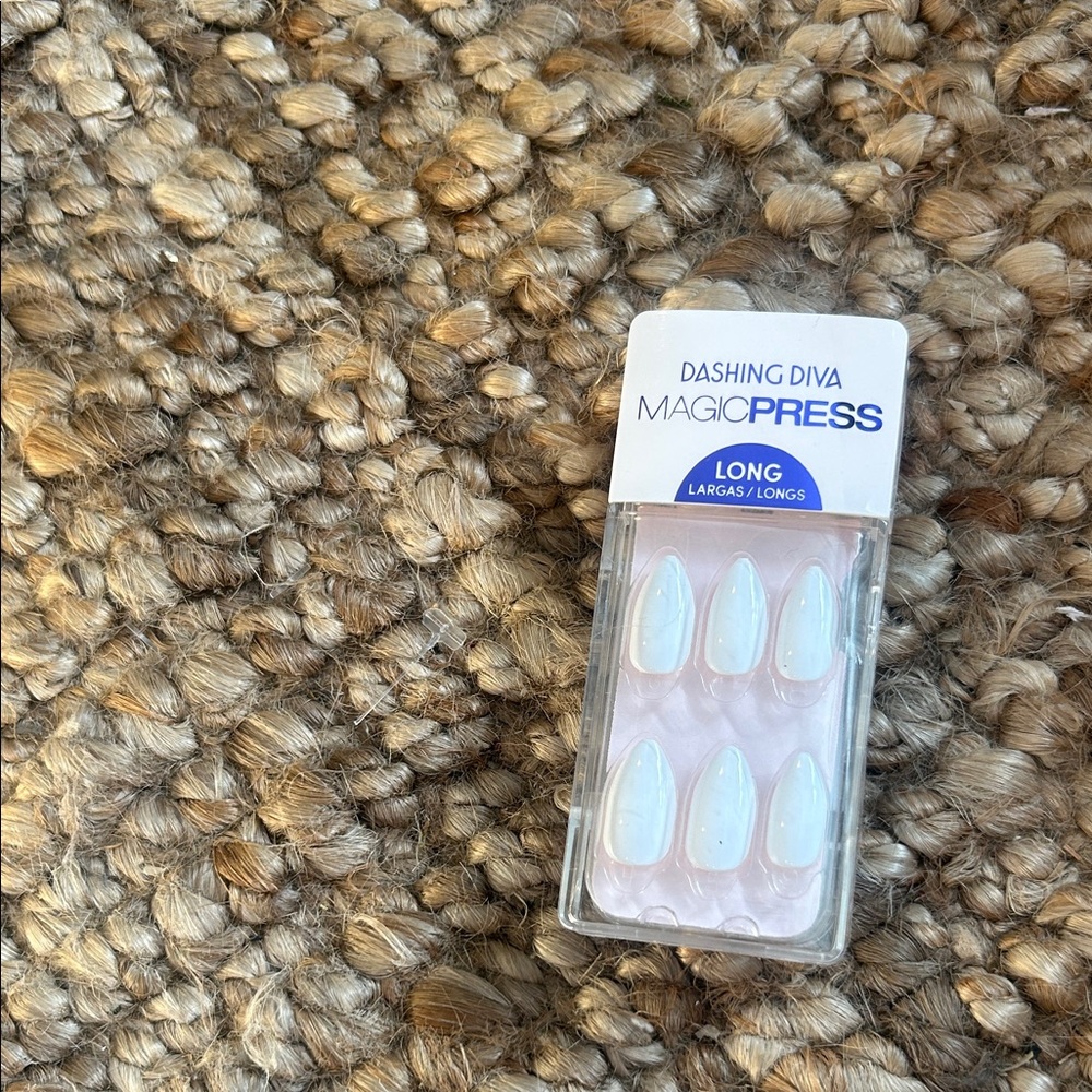 NIB Magic Press Press-On Nails Long White